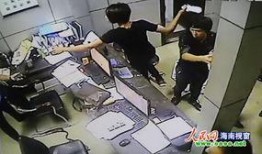 新闻爆料袭警视频播放时间,惊心动魄的瞬间，警方紧急行动