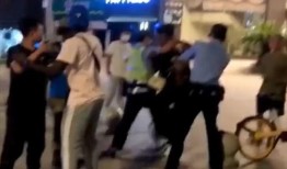 新闻爆料袭警视频播放时间,惊心动魄的瞬间，警方紧急行动